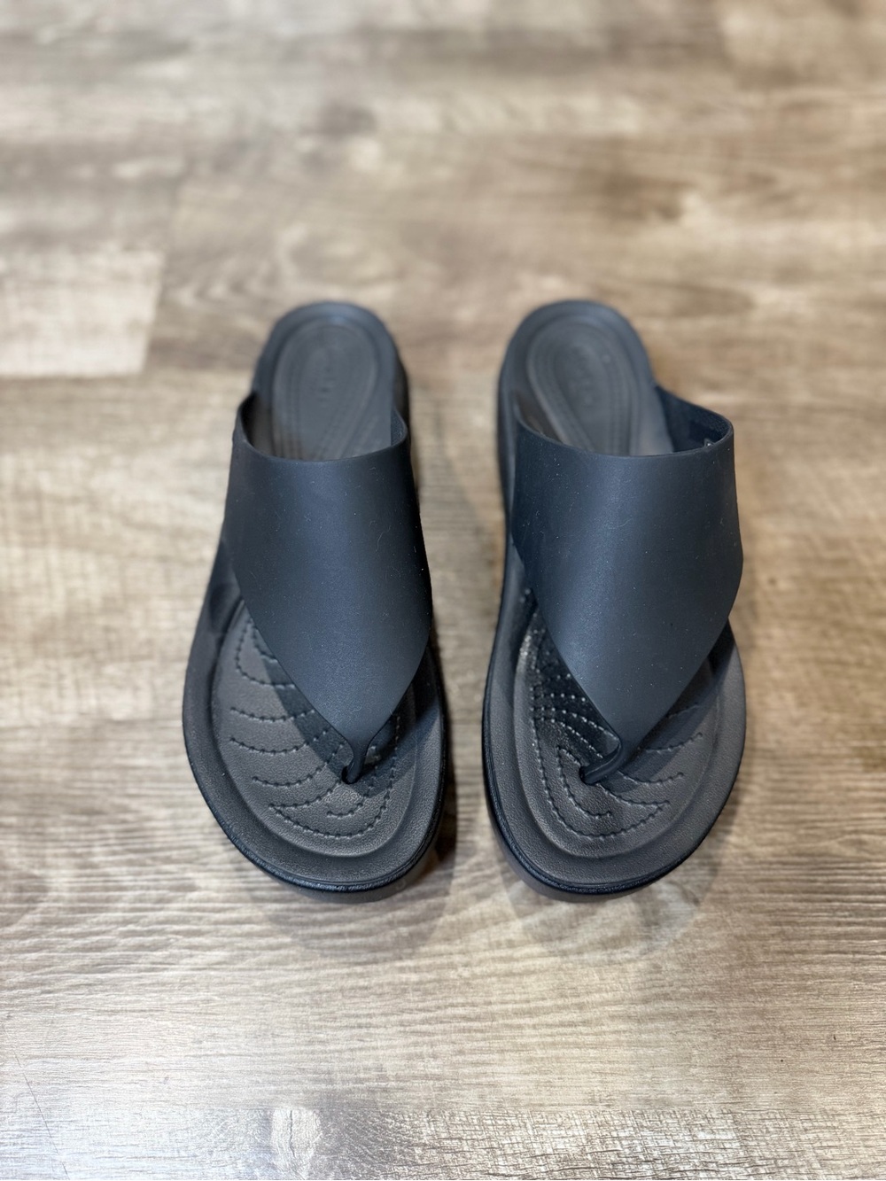 Crocs Sandals Womens 9 Brooklyn Flip Thong Black Toe Post Casual Slip On 208727